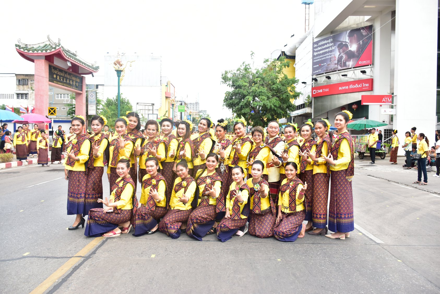 คณะครูโรงเรียนฮั่วเคี้ยววิทยาลัย ร่วมรำบวงสรวง 10 สิ่งศักดิ์สิทธิ์คู่เมืองขอนแก่น