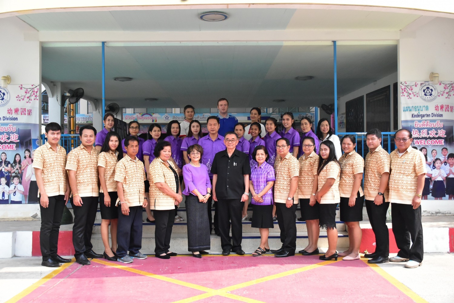 25-03-62 โรงเรียนบ้านบะแค อ.แวงใหญ่ เข้าศึกษาดูงานโรงเรียนฮั่วเคี้ยววิทยาลัย