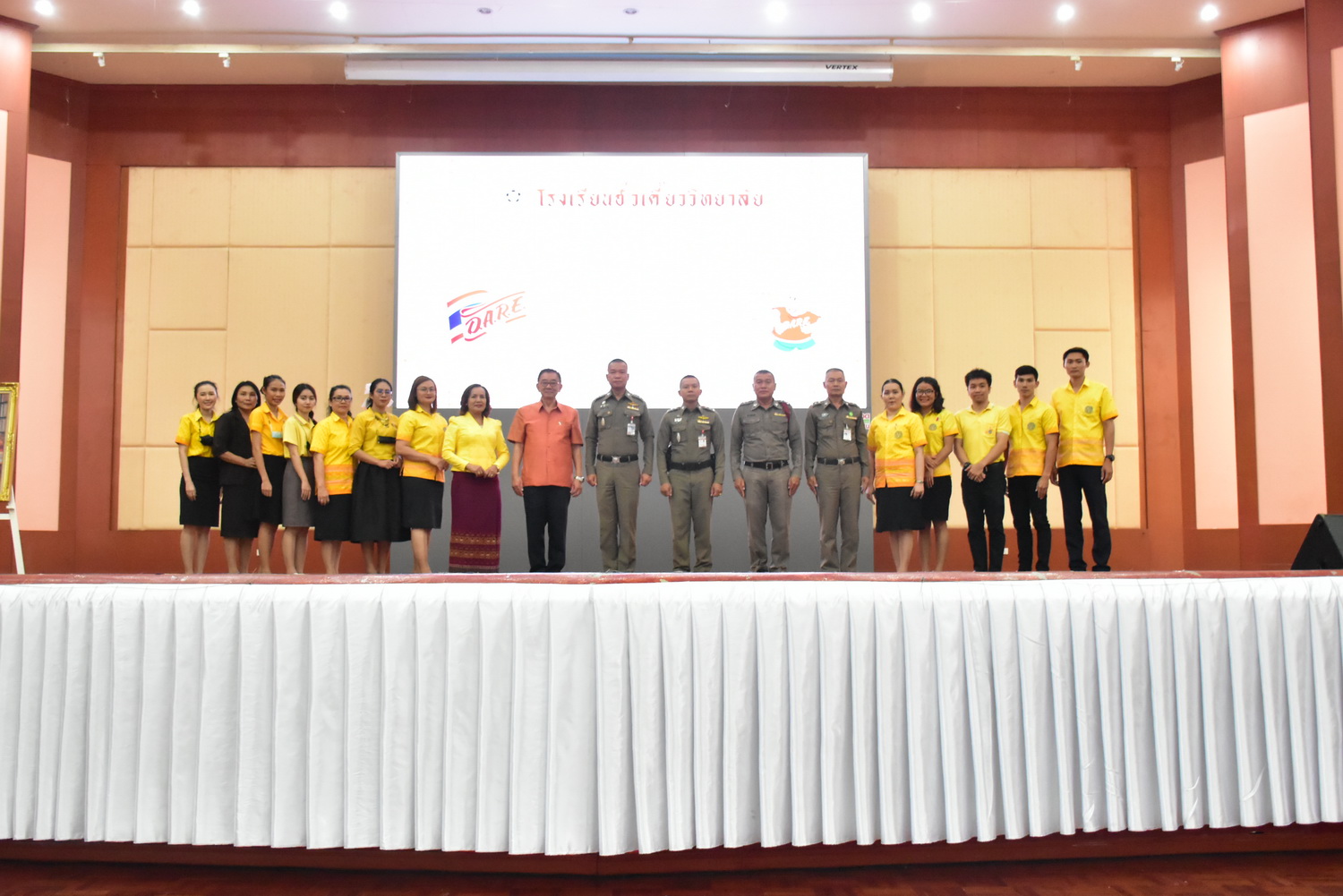 06/11/63 มอบประกาศนียบัตร D.A.R.E.