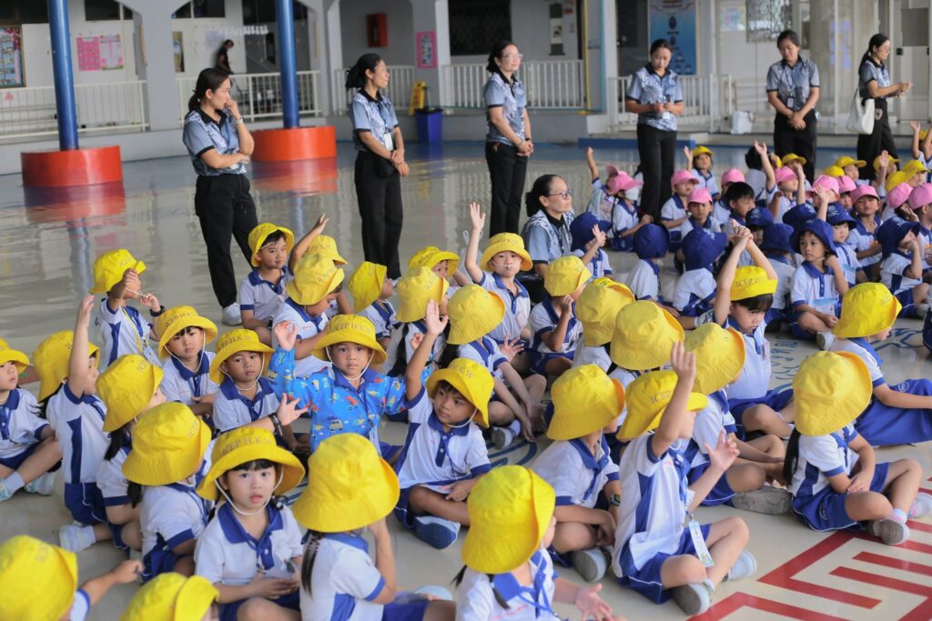 กิจกรรมเข้าแถวตอนเช้า