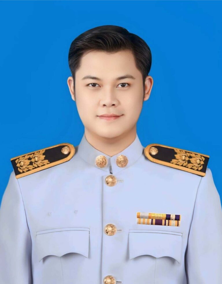 นายปิยะนันท์ ศิลาแดง